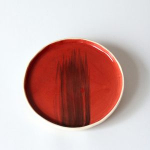 Assiette en céramique artisanale – Élégance et authenticité pour votre table
